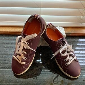 Lands End ladies 6 1/2 burgundy leather lace up flats